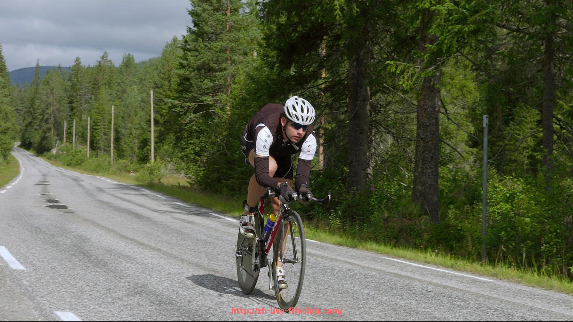 世俱杯直播-深度分析：世俱杯每轮赛事点评与亮点总结